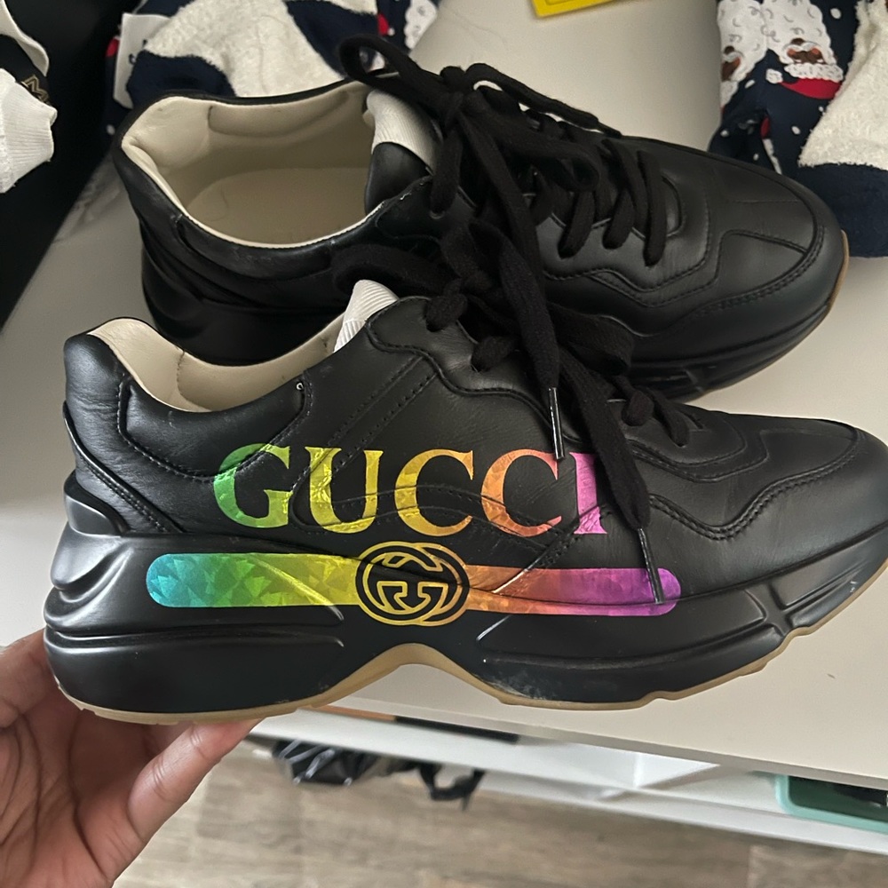Gucci Sneakers SIZE 37
